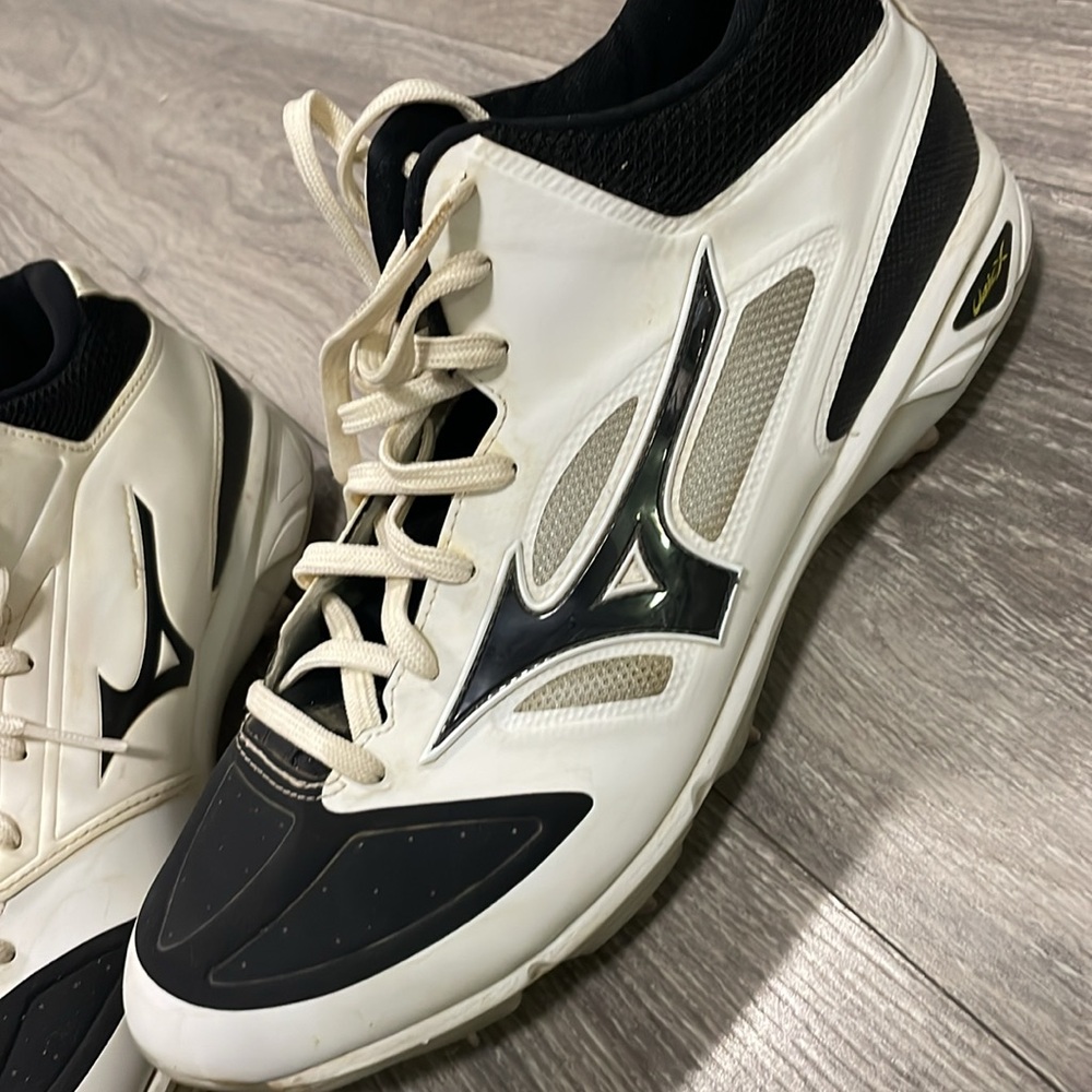 Mizuno men’s baseball cleats
